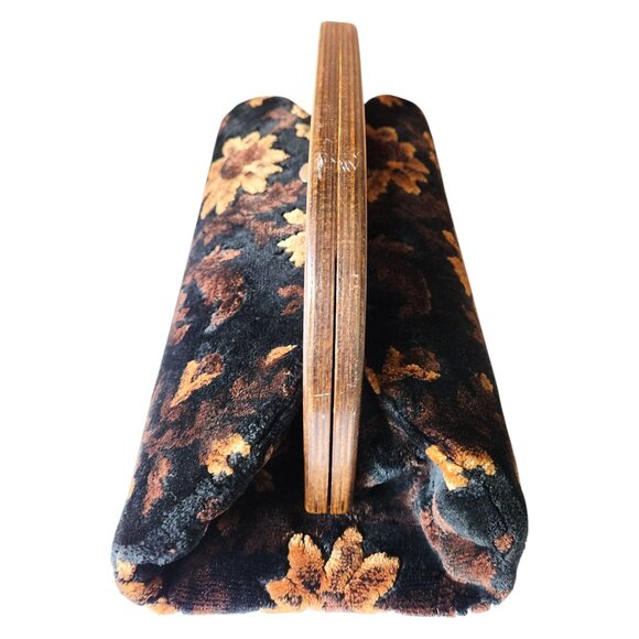 Vintage Floral Tapestry Handbag With Wooden Handle & Brass Clasp Closure - Picture 12 of 16